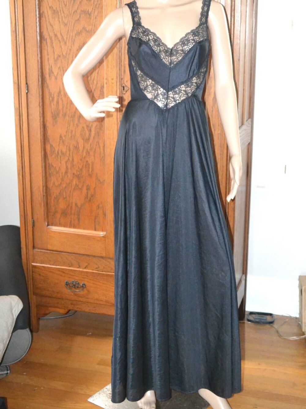 Vintage Undercoverwear Formfit FULL SWEEP Nightgown Lace Slip Dress 48190 M USA
